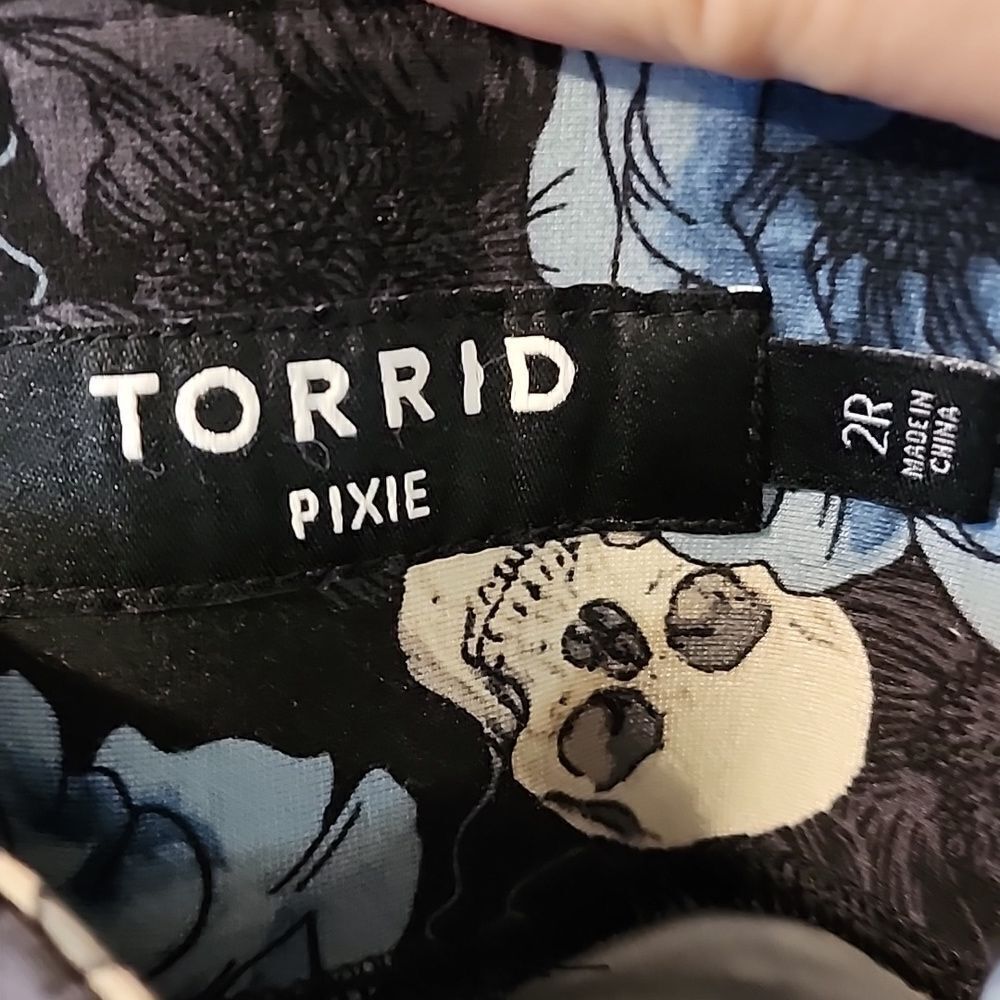 Torrid Pixie Pants Size 2 Skulls - image 4
